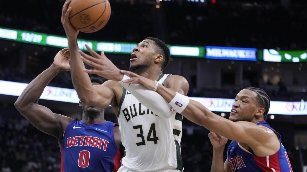 Giannis Antetokounmpo pours in 59 points to keep Bucks from returning to losing ways